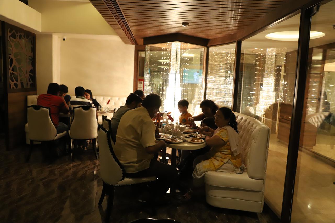 瑞妍什格兰德酒店 Boisar 外观 照片