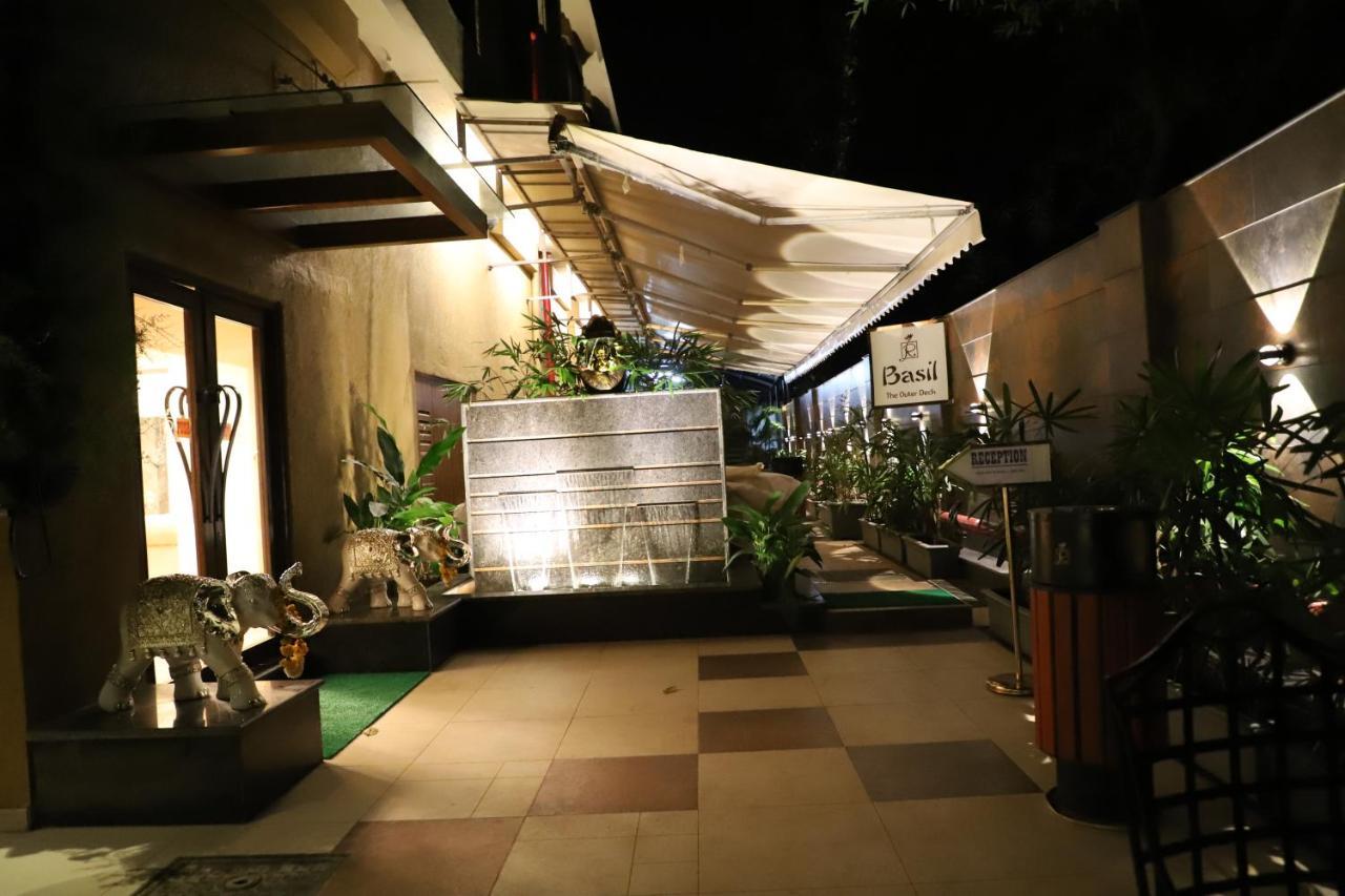 瑞妍什格兰德酒店 Boisar 外观 照片