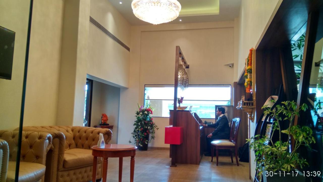 瑞妍什格兰德酒店 Boisar 外观 照片