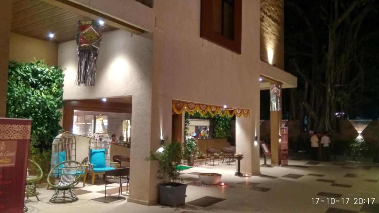 瑞妍什格兰德酒店 Boisar 外观 照片